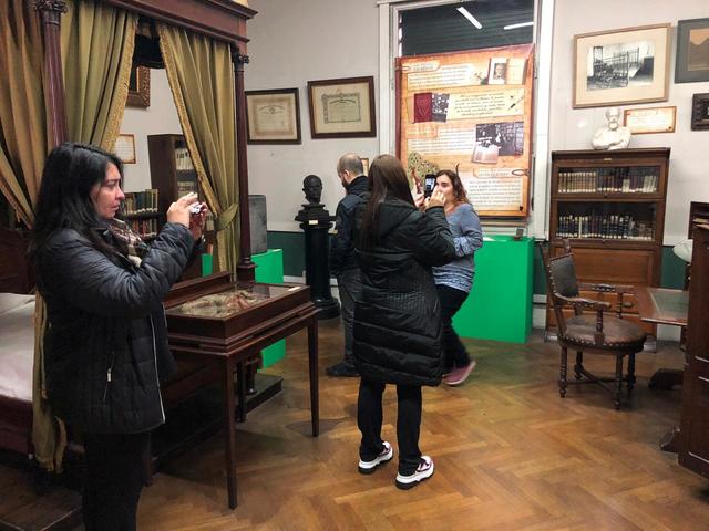 Sala Joaquín V Gonzalez - Visita a muestra