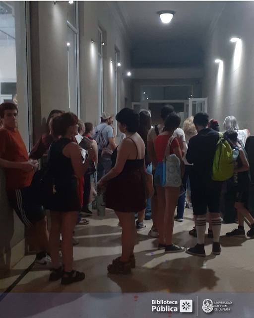 MES DE LA PLATA EN LA BIBLIOTECA PÚBLICA