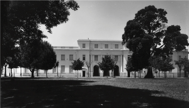 Foto antigua, frente del edificio de la Bilbioteca Publica. Foto antigua, frente del edificio de la Bilbioteca Publica.